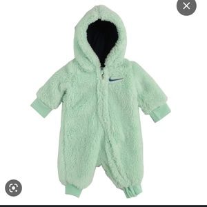 Nike plush hooded coverall (3mo)